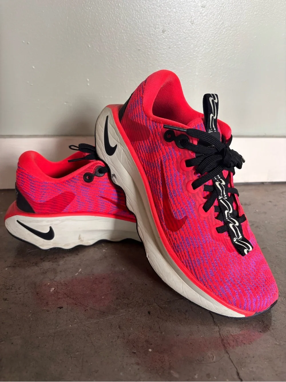 Nike Motiva Sneakers - W Size 8